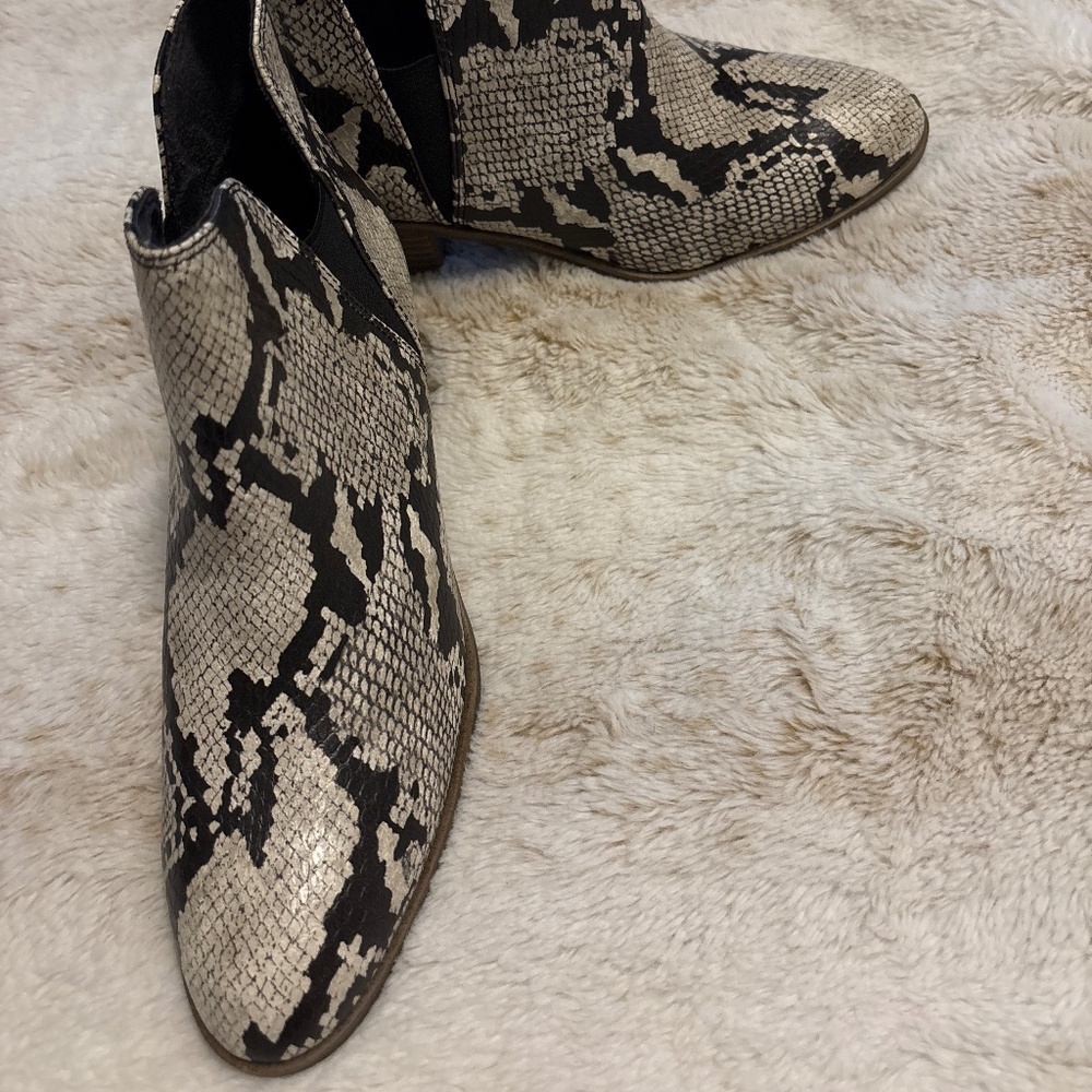 Snake bootie